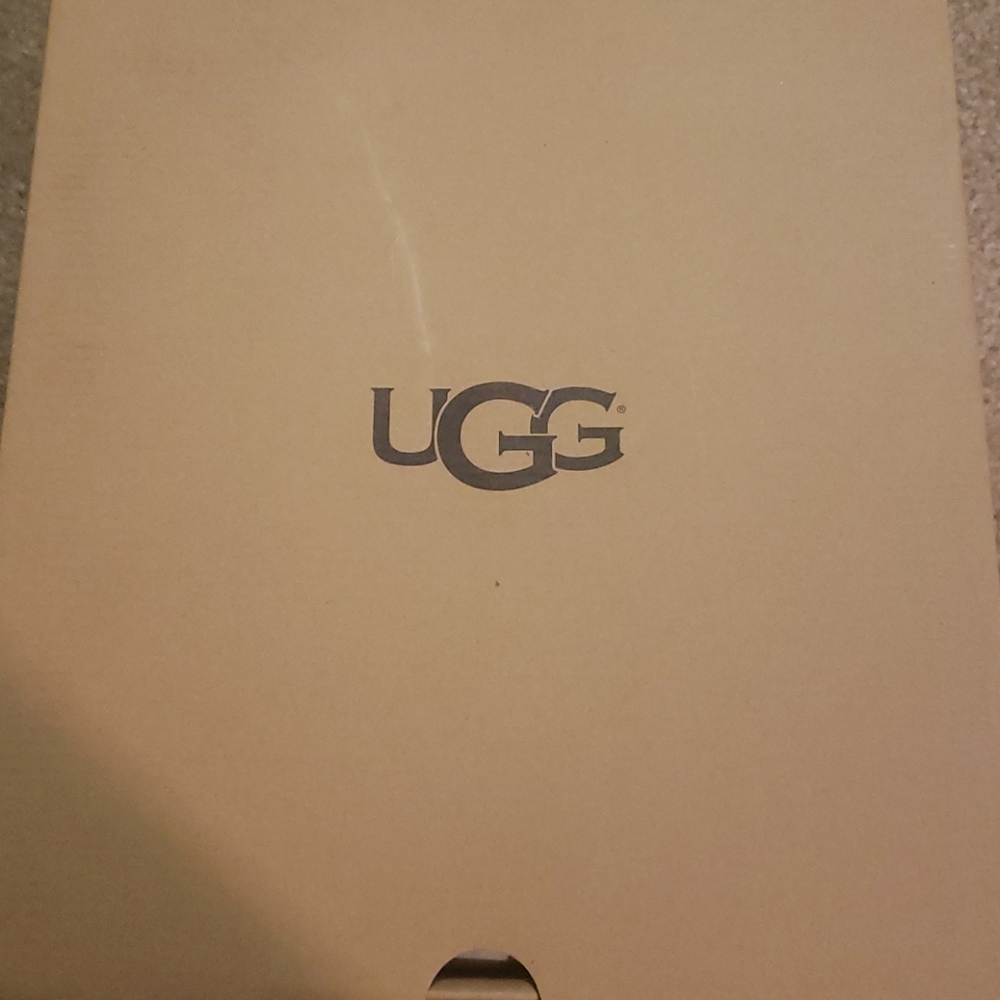 BRAND NEW STILL N BOX UGGS